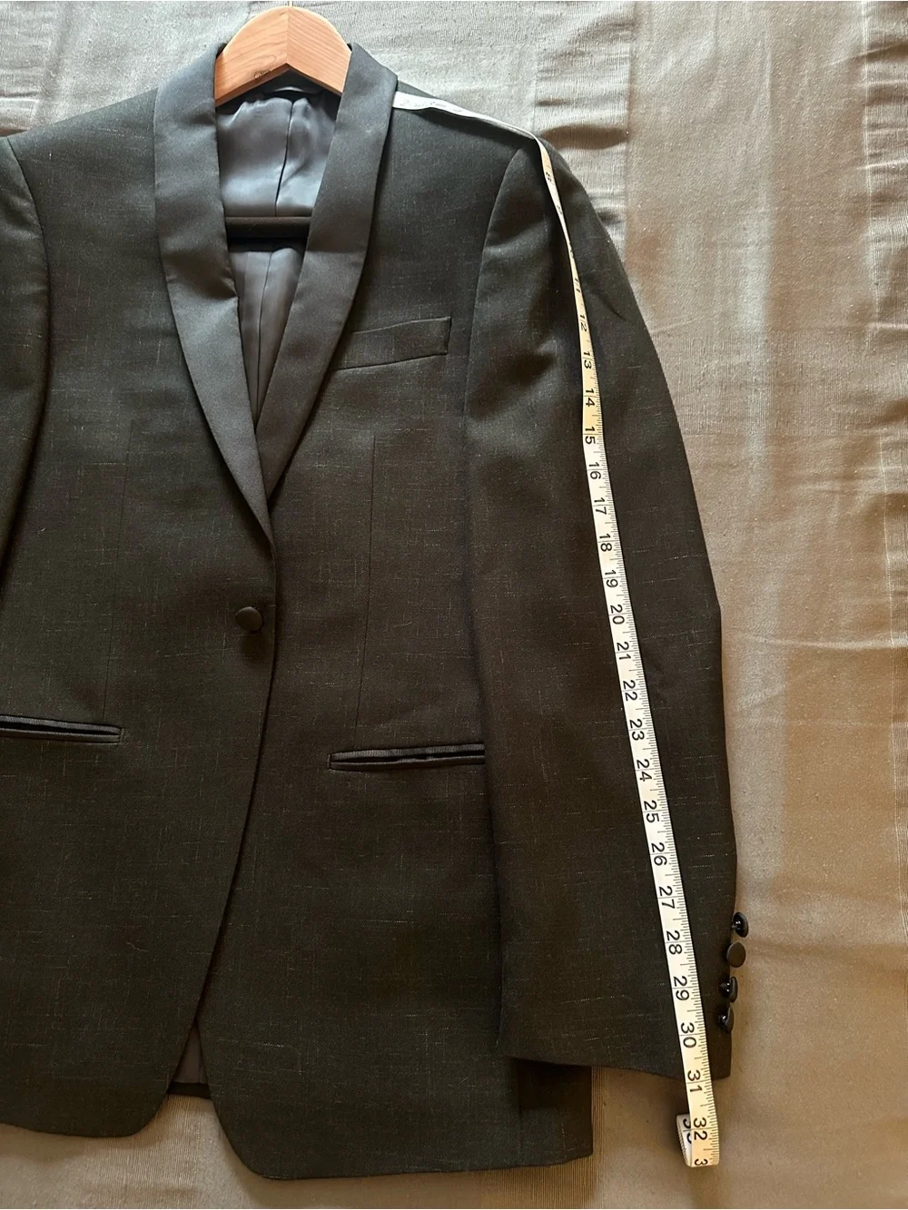 Calvin Klein 38R - 32W Black Patterned Shawl Collar Tuxedo